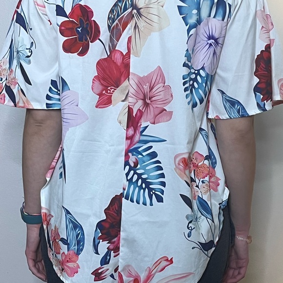 Off shoulder blouse w Hawaiian style flower pattern - $18 - Picture 12 of 12
